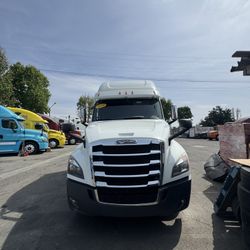 2020 Freightliner Cascadia