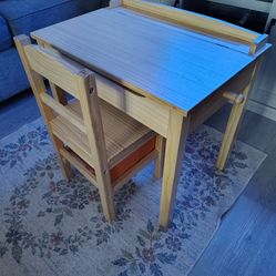 Kids table and chair set