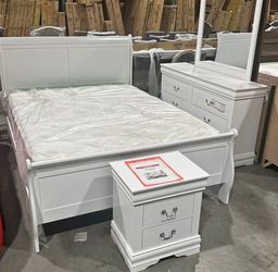 White 4 pc Queen bedroom set /LIMITED TIME OFFER ONLY 1 SET AVAILABLE