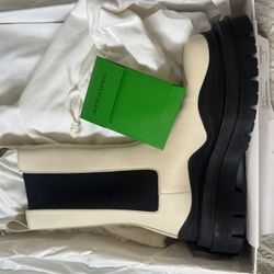 Bottega Veneta Tire Chelsea Boots