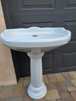 Victorian 22 in. Pedestal Combo Bathroom Round Vessel Sink / lavatory in White