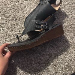 Trendy Wedge Sandal Size 7