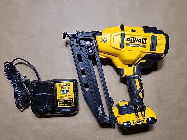 DEWALT
20V MAX XR 16-Gauge Cordless Angled Finish Nailer Kit