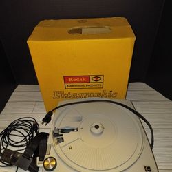 Kodak Ektagraphic Slide Projector Model AF-1 w/ Zoom Lens, Remote & Original Box