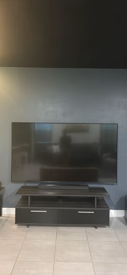 Modern TV Stand/Entertainment Center