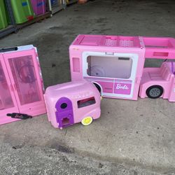 Barbie Doll Car/trailer/closet +multiple Barbies