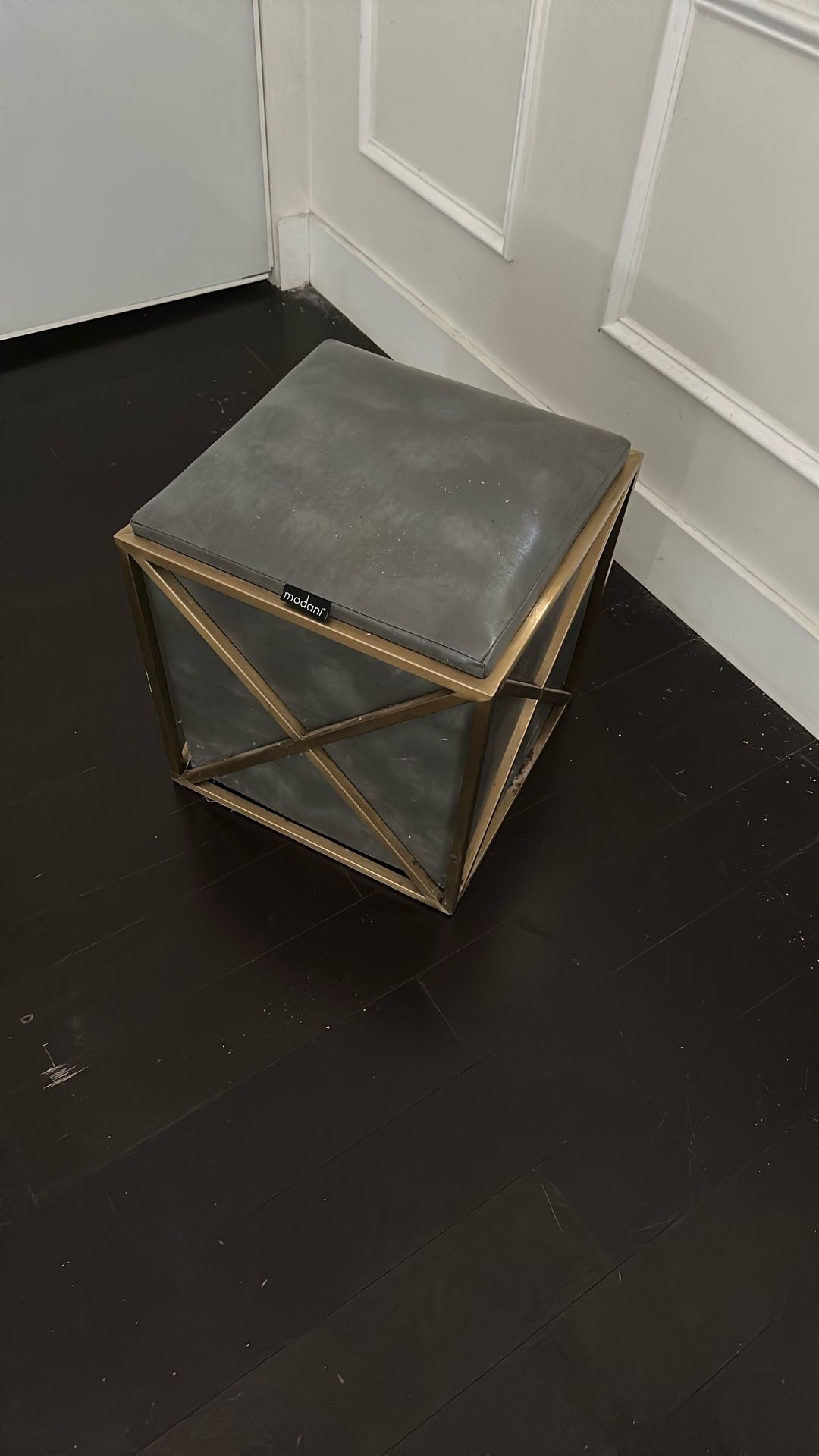 Modani Stool