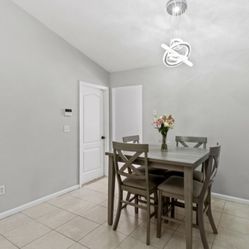 Ashley Furniture 4 Chair Kitchen Table Set