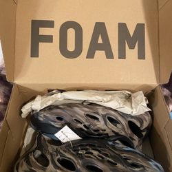 Yeezy Foam RNR Men’s Size 13