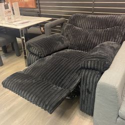 Black Power Recliner Onsale For $399 USB Charger Included 