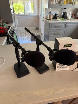 RODE SHURE podcasting equipment