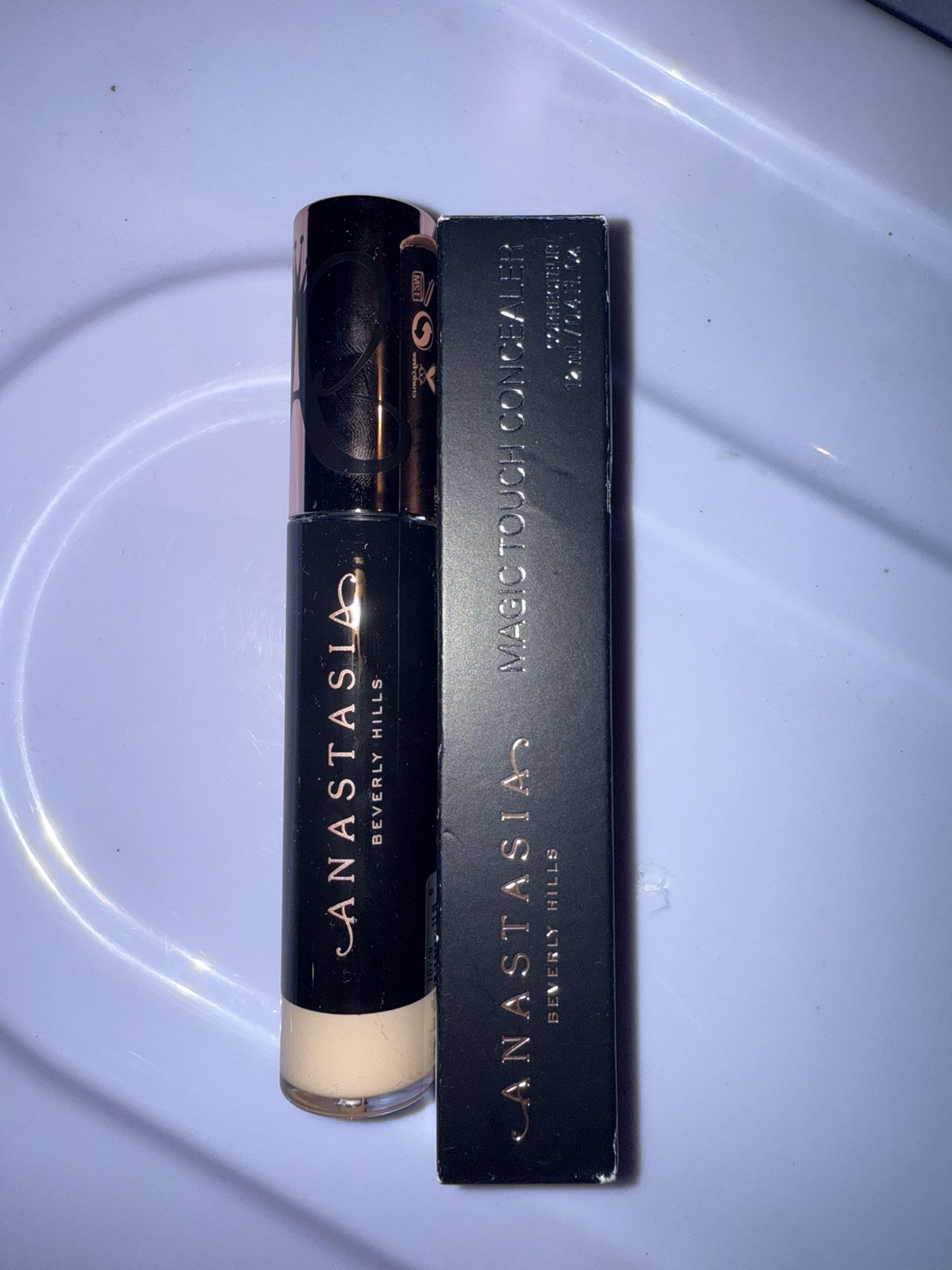 Anastasia Beverly Magic Touch Concealer