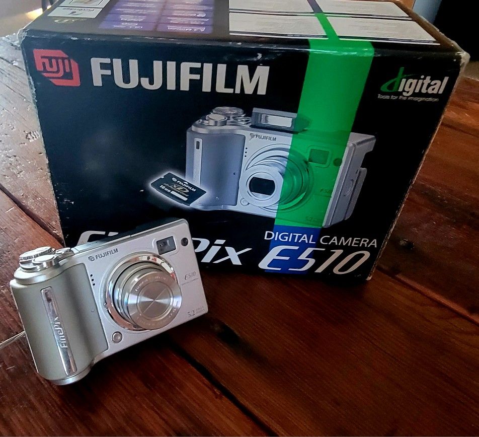 Fuji FinePix E510 5.2 Mega Pixel Digital Camera