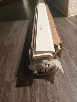140 sq. ft. of 3 1/4" baseboard  140 pies de baseboard de 3 1/4