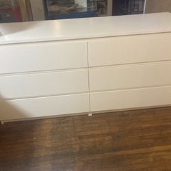 Dresser With 6 Drawers $180
