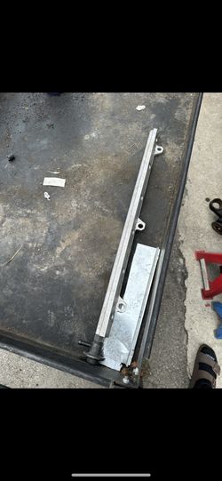 1JZGTE VVTI Stock Fuel Rail With Dampener