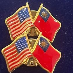 QTY 2: VINTAGE Taiwan and USA Crossed Double Flag Lapel Pins *PRICE per pin