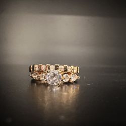 ELEGANT WEDDING RING WITH CREATIVE LABORATORY GROWN DIAMONDS, ANNIVERSARY OR ENGAGEMENT RING FOR WOMEN SIZE: 9, MADE OF GOLD PLATED STAINLESS STEEL.