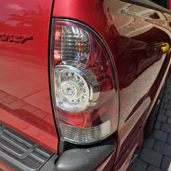 05-15 tacoma tailights