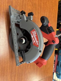 Milwaukee Circular Saw 6 1/2 Fuel