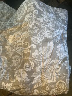 Fill to queen size comforter brand new, never used