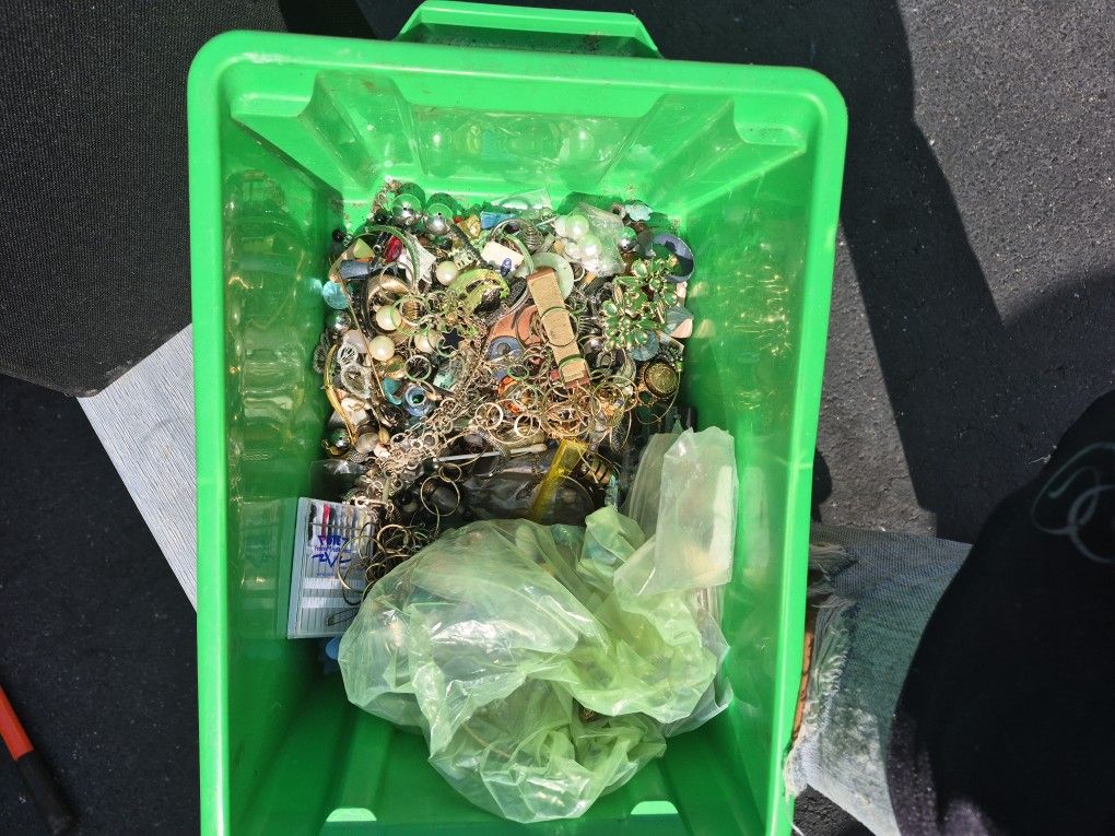 You Take This Whole Box Of Jewelry For 20 Bucks I Have No Idea What's In It And I Don't Care Everything's Gone