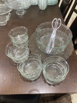 Vintage Glass serving salad bowl set for 8 people scalloped