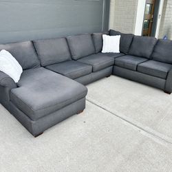 Gorgeous Havertys Oversized Sectional Couch - 🚚Delivery Available 