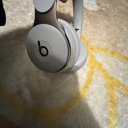  Bluetooth Beats Solo Pro 