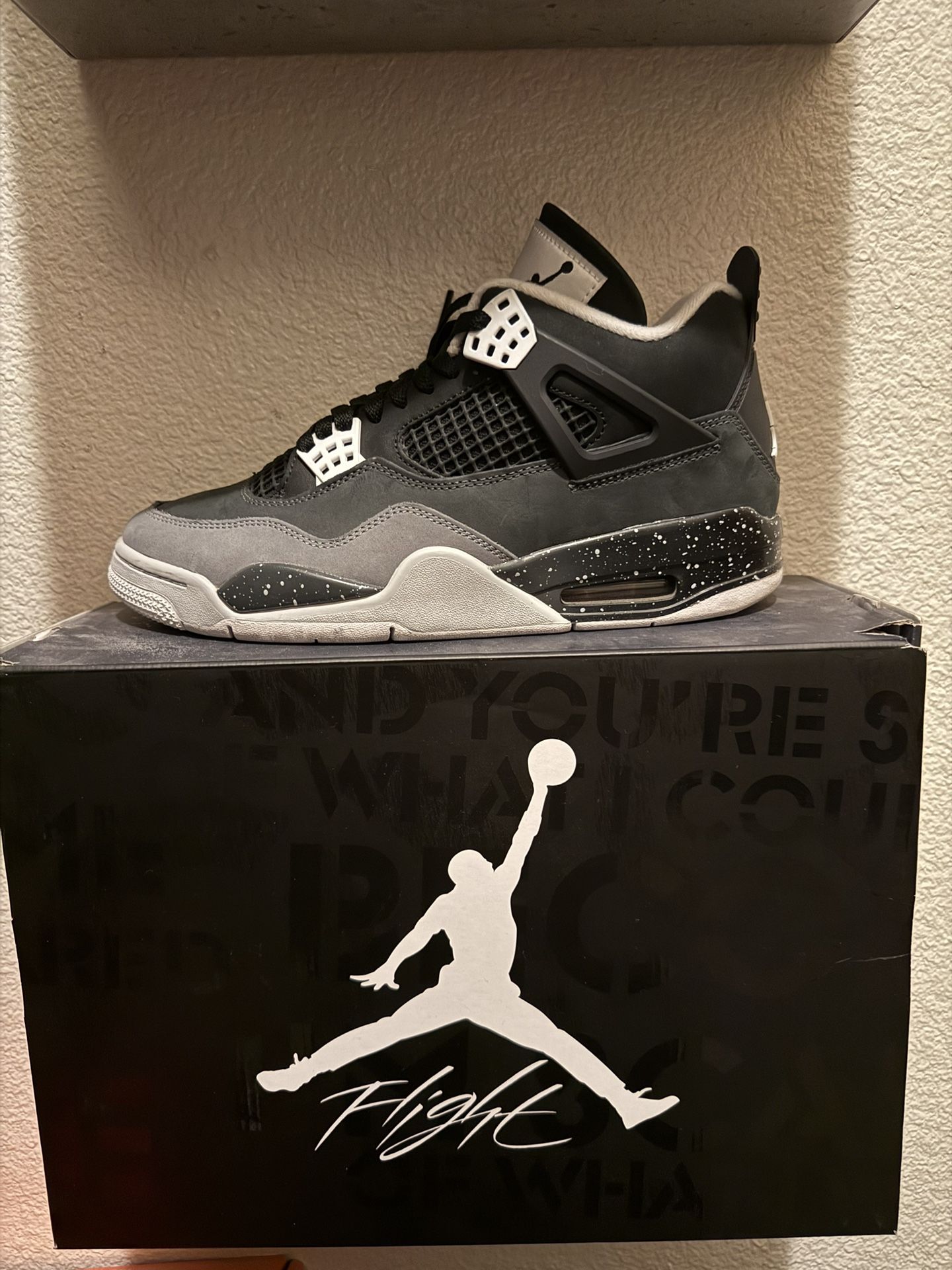 Jordan 4’s “WHITE THUNDER” Size 9 Men