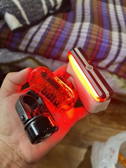 2 Rears Red Lights