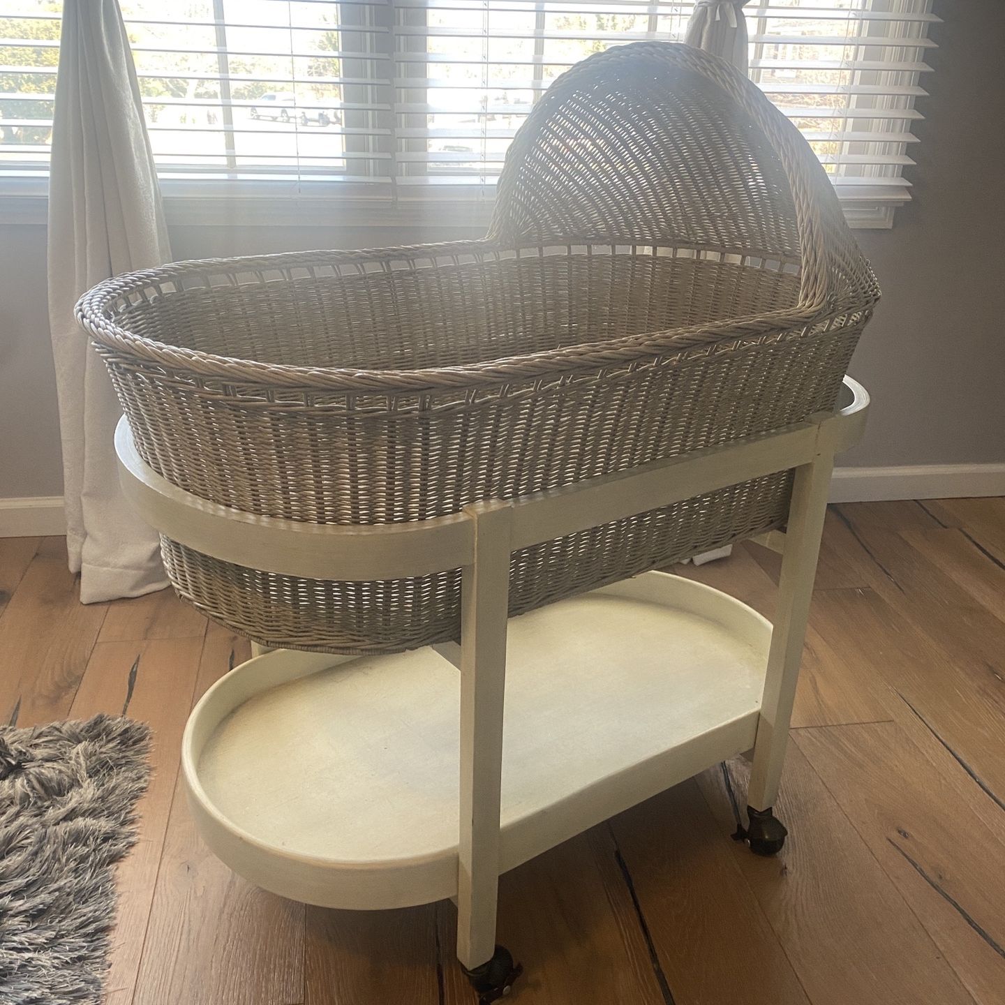 Heirloom wicker bassinet online