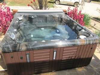 2023 Marquis Woodstock Hot Tub – Excellent – Redford, MO