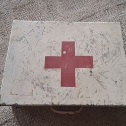 WWII US ARMY CARLISLE MODEL BATTLE DRESSING KIT