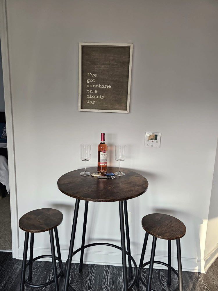 Cafe Bistro Table With Stools