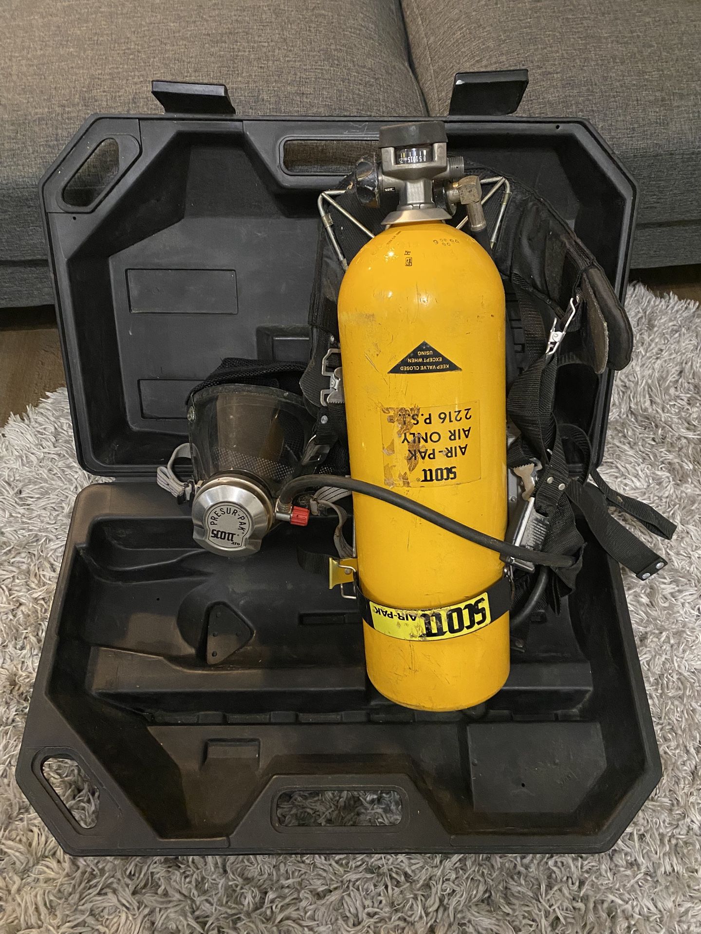 Scott Air-Pak Firefighter SCBA 2216 PSI Air Tank, Harness, Regulator & Mask w/ Hard Case