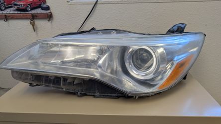 2007-2009 Toyota Camry Headlight Assembly - Driver Side (Projector Style)