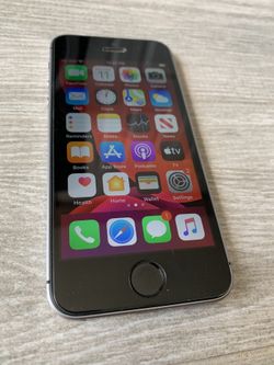 iPhone SE iOS13 w/otterbox and charger