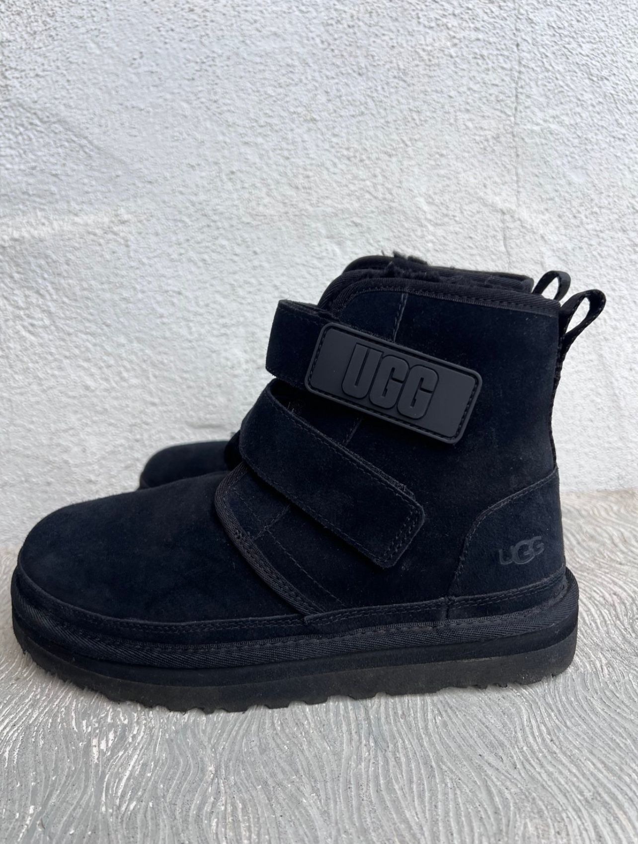 Velcro close Neumel UGG