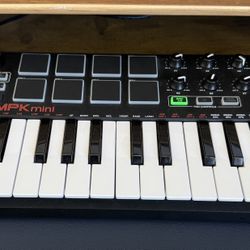 Akai MPK Mini MKII – 25-Key MIDI Keyboard Controller 