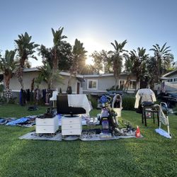 YARD SALE! GREAT DEALS!