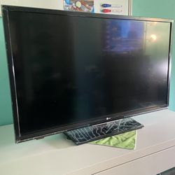 32LF500B 720p LED TV - 32" Class (31.5" Diag) Used For Sale $150