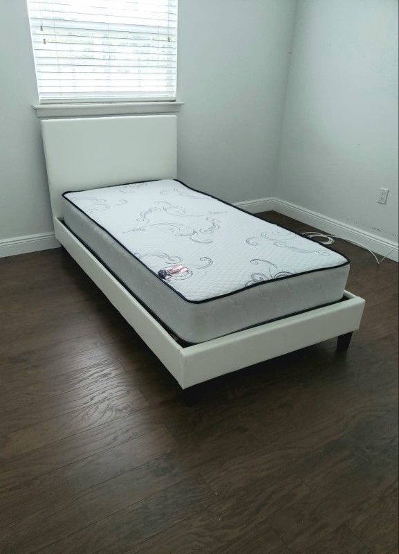 NEW TWIN-SIZE MATTRESS AND BOX SPRING 🆕️