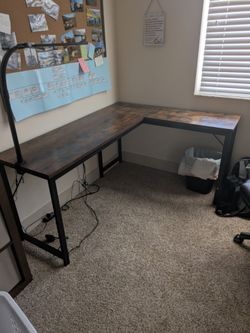 Nearly new desk and lamp