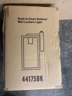 Dusk to Dawn Outdoor Wall Lantern Light