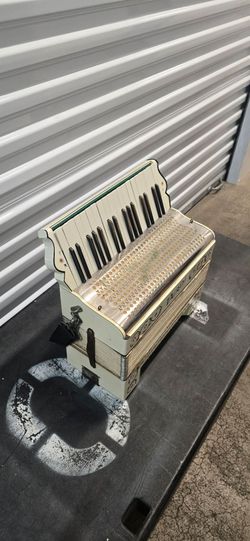 ACCORDION ACORDEON ACORDION  HOHNER VERDI $180