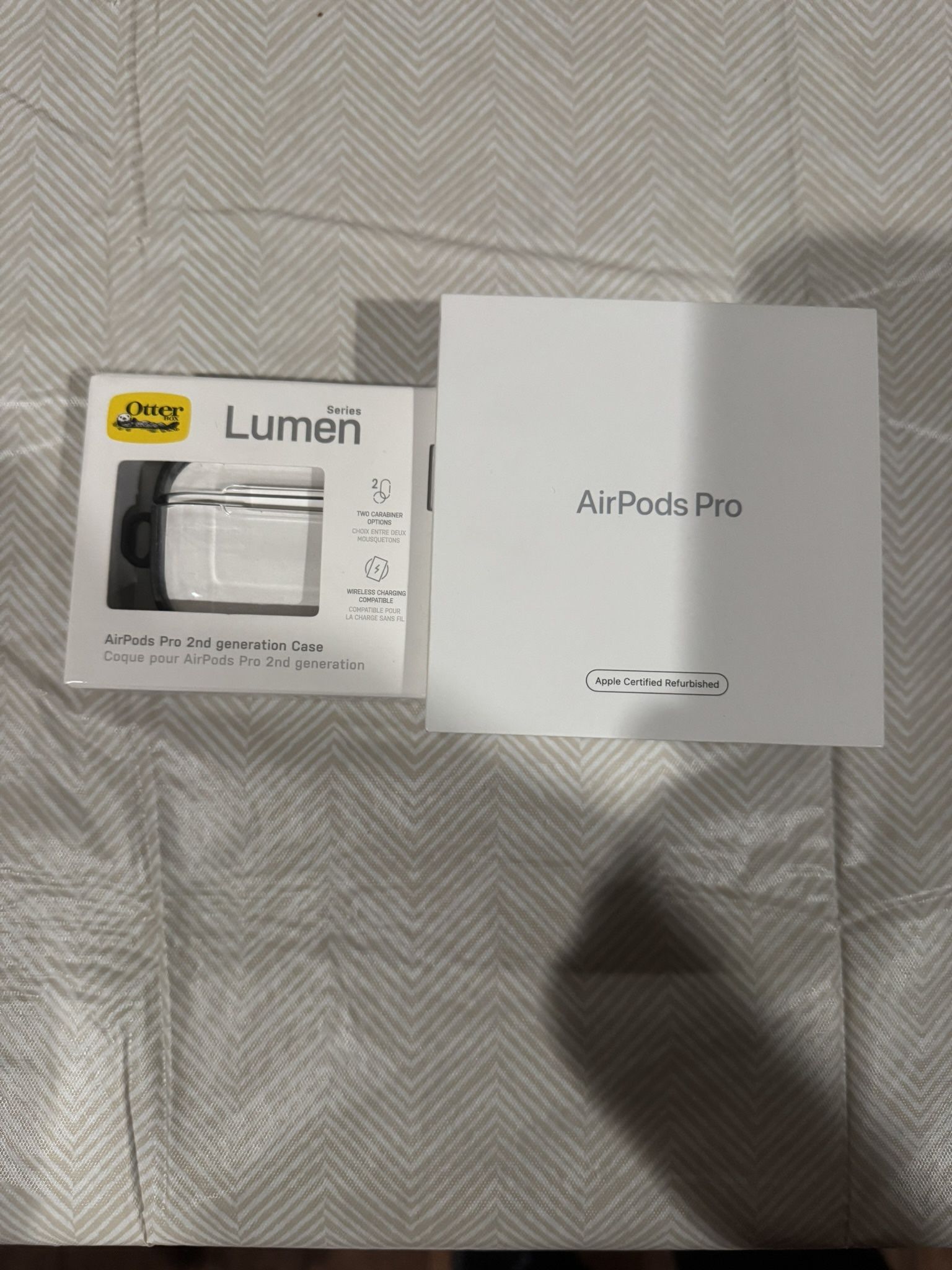 AirPods  Pro2 With Otter Box Case 