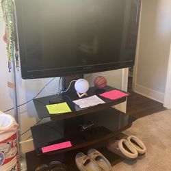 40 Inch Tv with 3 Piece Glass Stand
