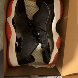 Jordan 11 Low Bred 