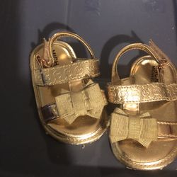 Michael KORS  Pretty Gold Bowed Sandals Size 1-2C
